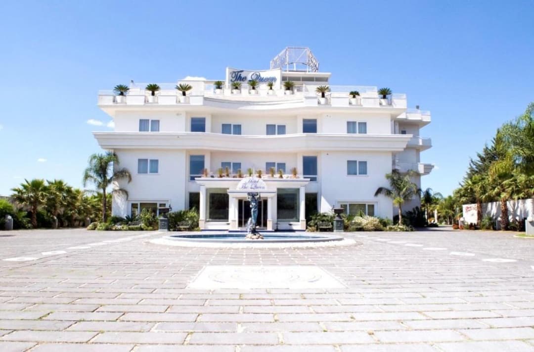 Hotel The Queen — photo 1 of 1
