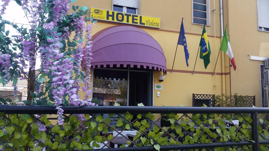 Hotel Violetta — photo 1 of 25