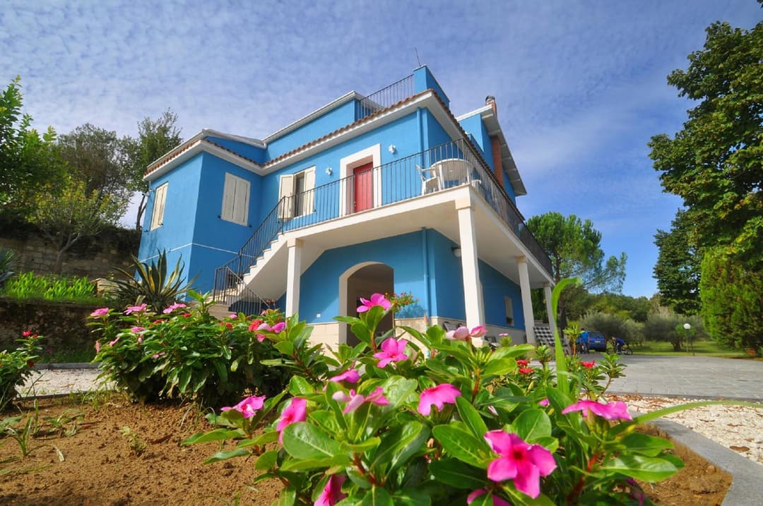 La Casa Blu — photo 1 of 77