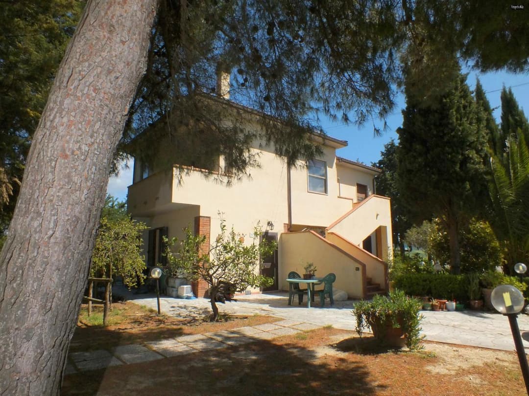 Agriturismo Mandriato Organic Farm in the Tuscan Hills — photo 1 of 48