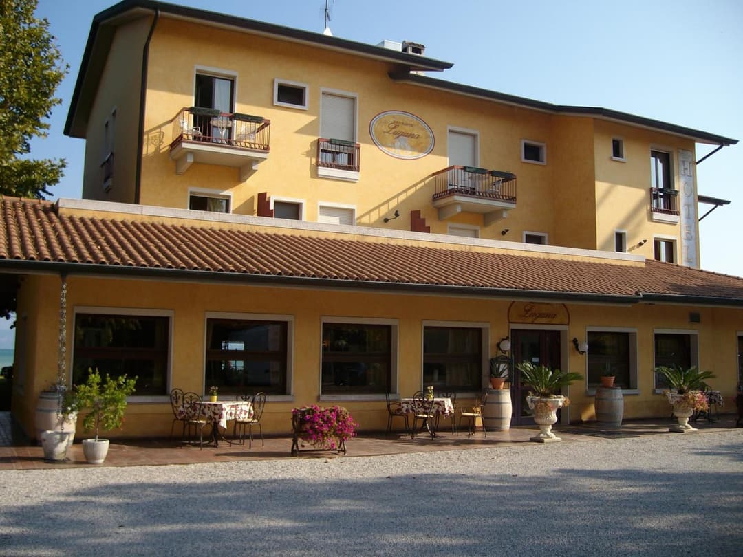 Hotel Lugana Parco Al Lago — photo 1 of 47