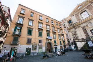 Largo Donnaregina Home
