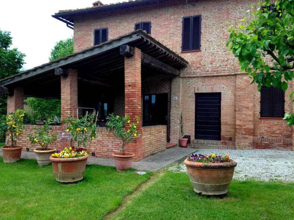 Lovely Tuscan Country House — photo 1 of 1