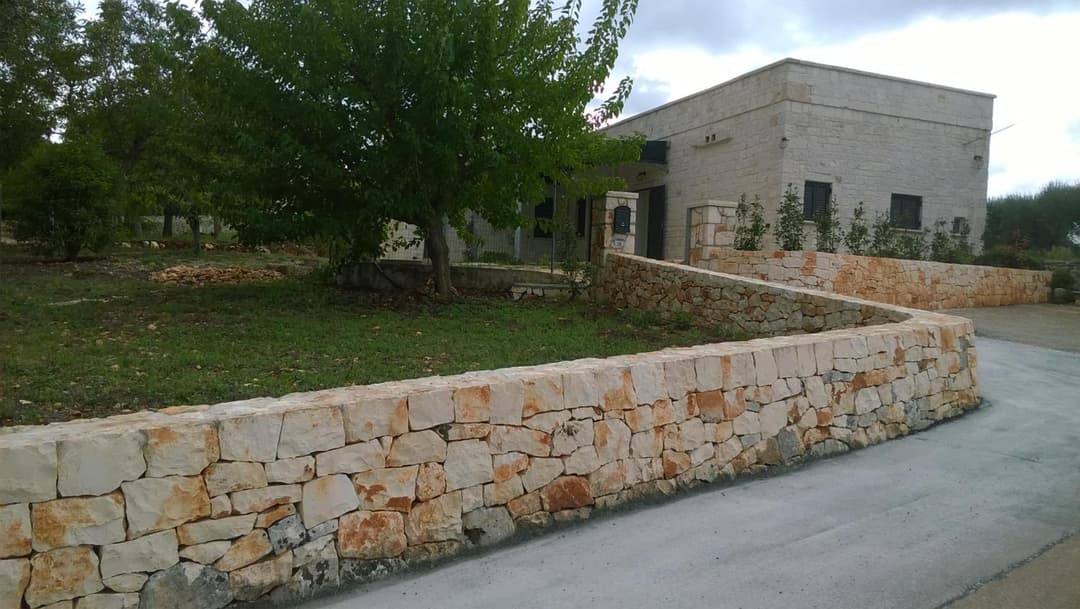 Villetta in pietra — photo 1 of 1