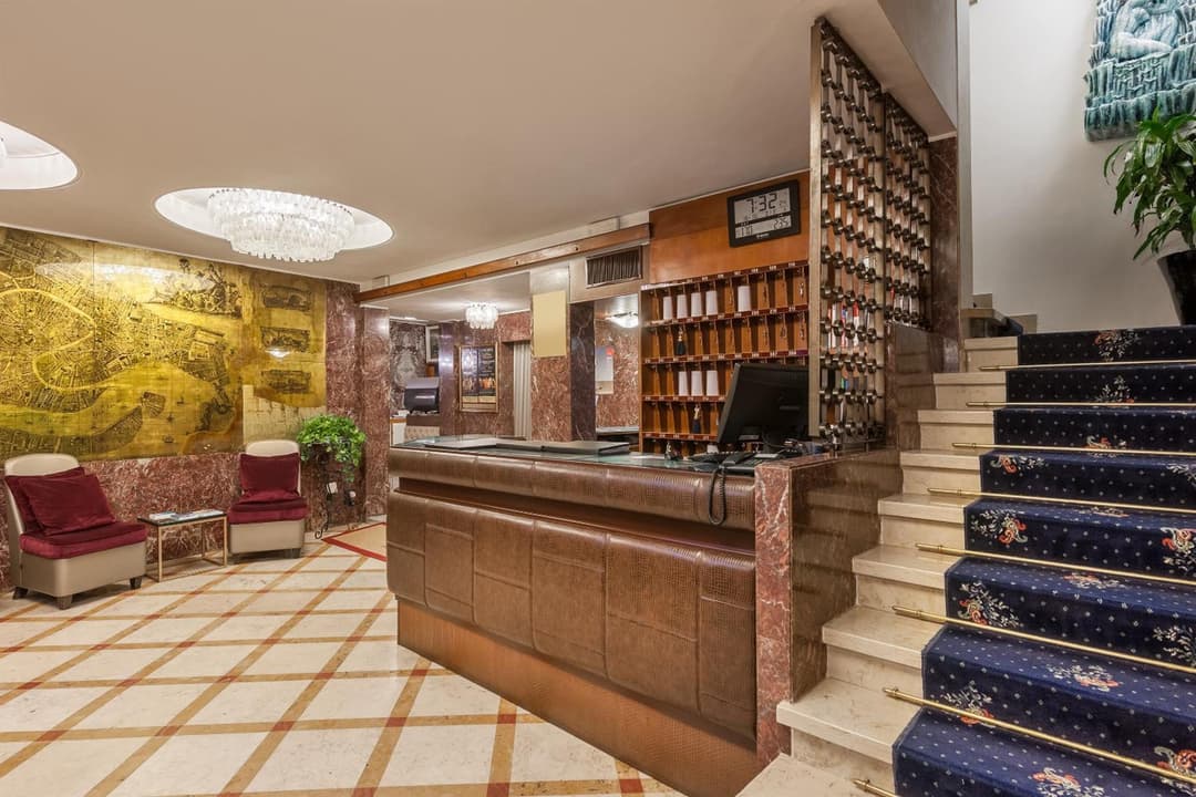 Hotel Montecarlo — photo 1 of 59