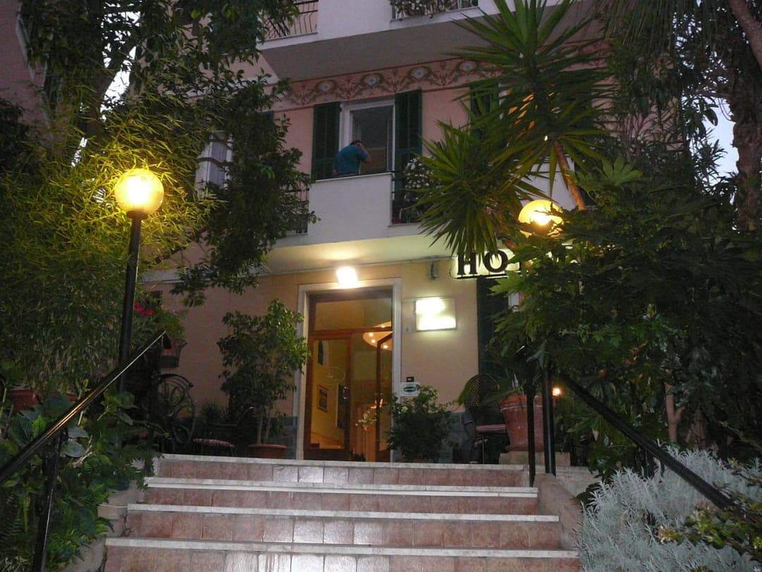 Hotel Villa Bianca — photo 1 of 17