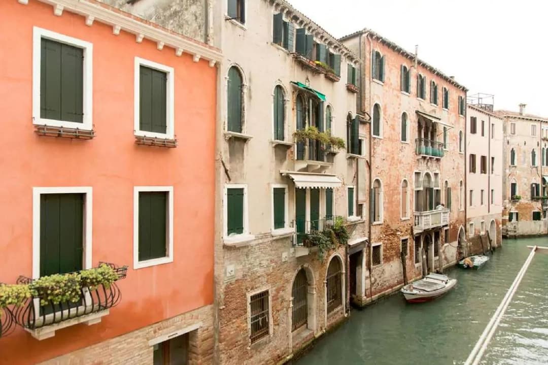 Dreaming Venice Apartment — photo 1 of 24