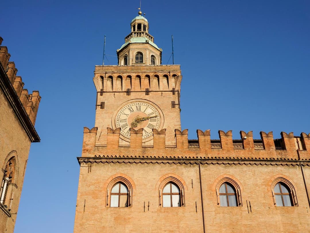 Casa Isolani Guest House Piazza Maggiore 1 — photo 1 of 1