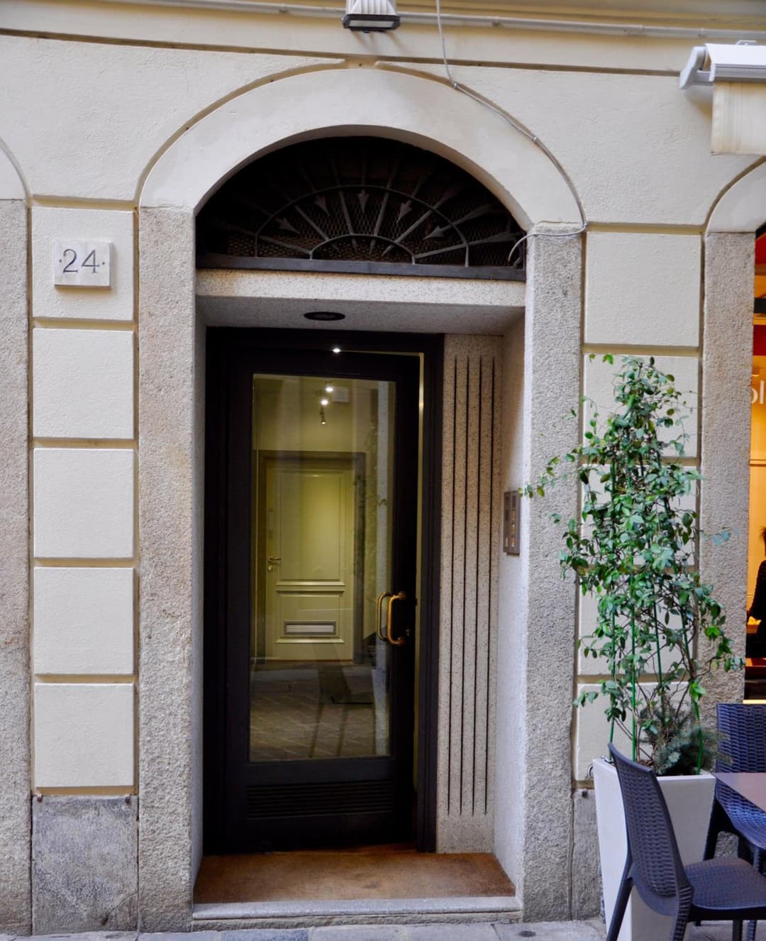 CHARMING COMO - Apartment downtown in the pedestrian area with 2 double bedrooms and 2 complete bathrooms a spacious living room and full equipped kitchen — photo 1 of 1