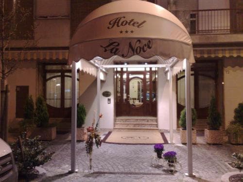 Hotel La Noce — photo 1 of 44