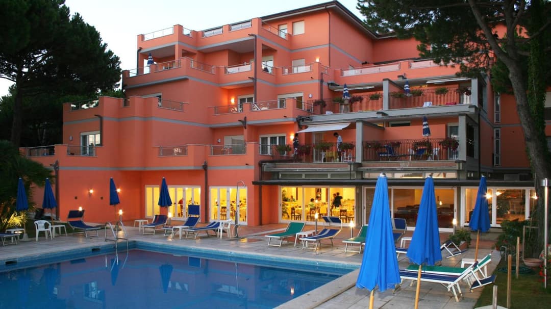 Versilia Palace Hotel — photo 1 of 54