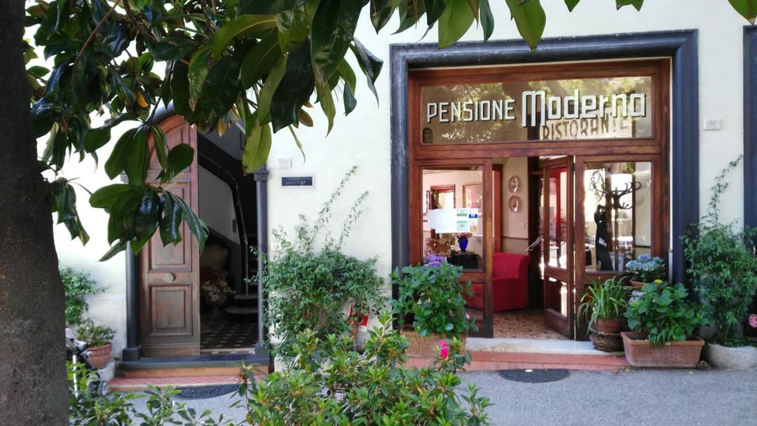Hotel Pensione Moderna — photo 1 of 63