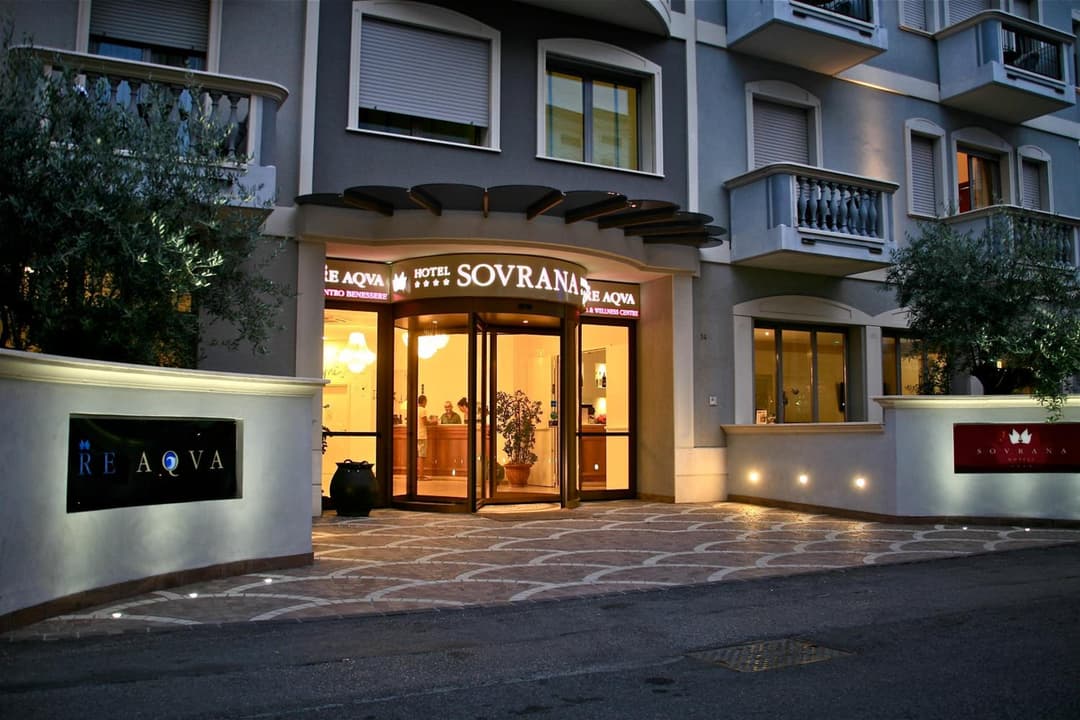 Sovrana Beach Hotel - Pet Friendly - Breakfast until 12 - Parking — photo 1 of 156