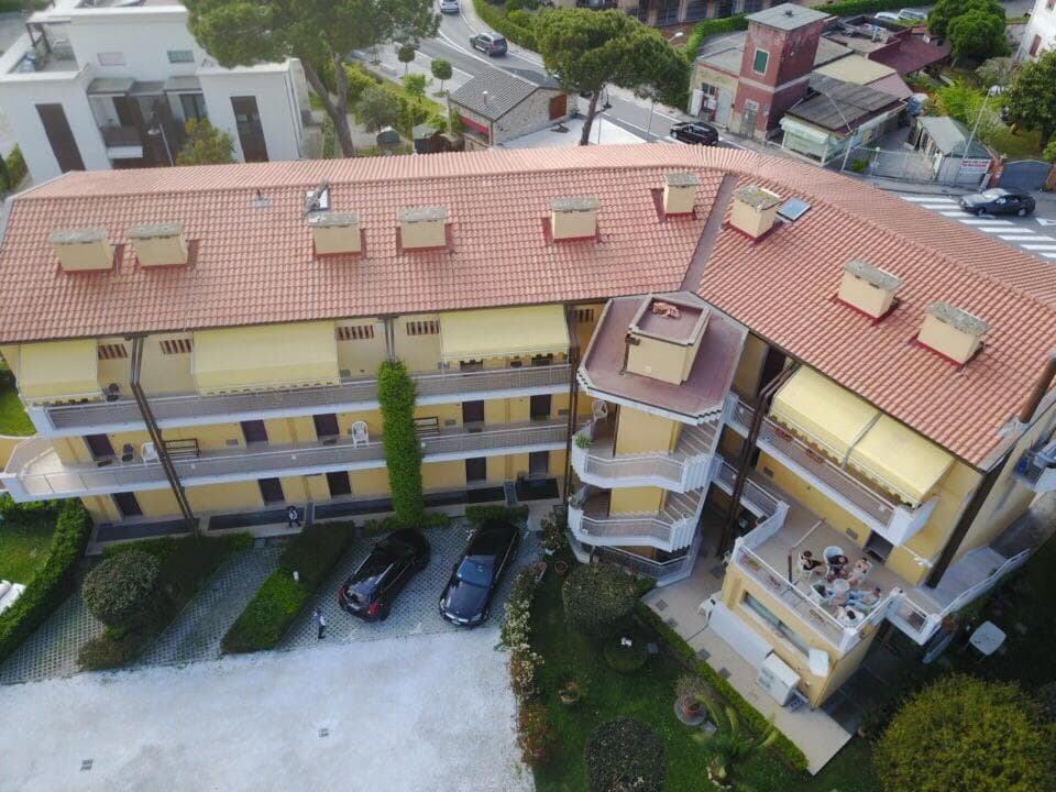 Beverly Park Residence — photo 1 of 120