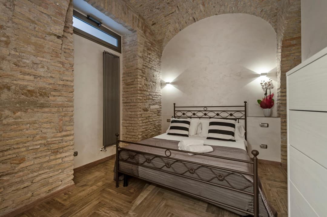 White flat Rione Monti — photo 1 of 1