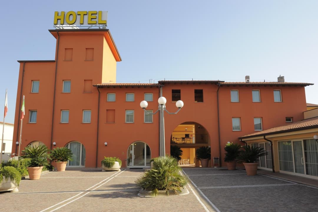 Hotel Plazza — photo 1 of 1