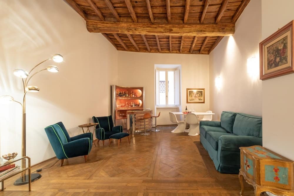 Chic and Style in Historical Via Giulia — photo 1 of 1