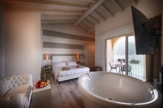 Bella Hotel & Restaurant
