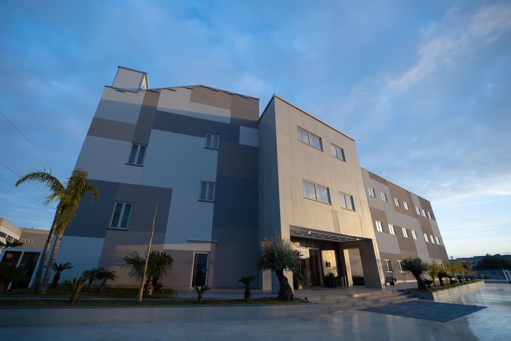 Building Hotel — photo 1 of 1
