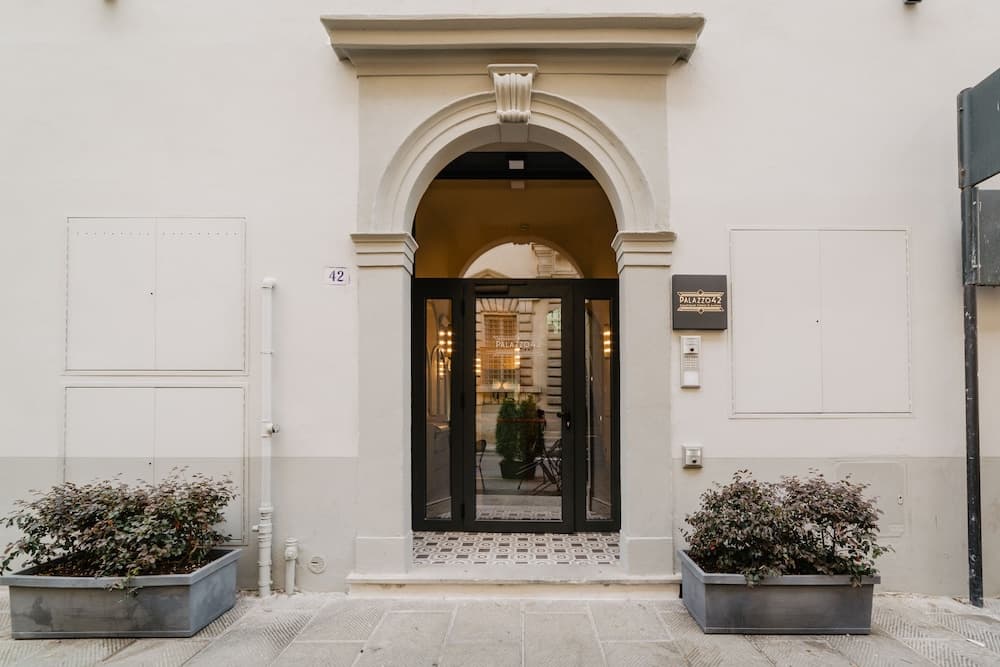 Palazzo 42 — photo 1 of 1