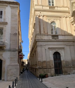 Casa Lumi a in Syracuse