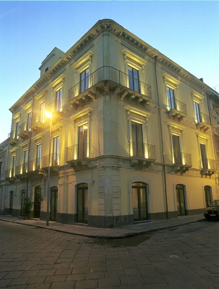 Hotel La Ville — photo 1 of 1