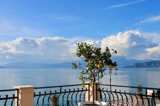 La Vista Postcard Hotel