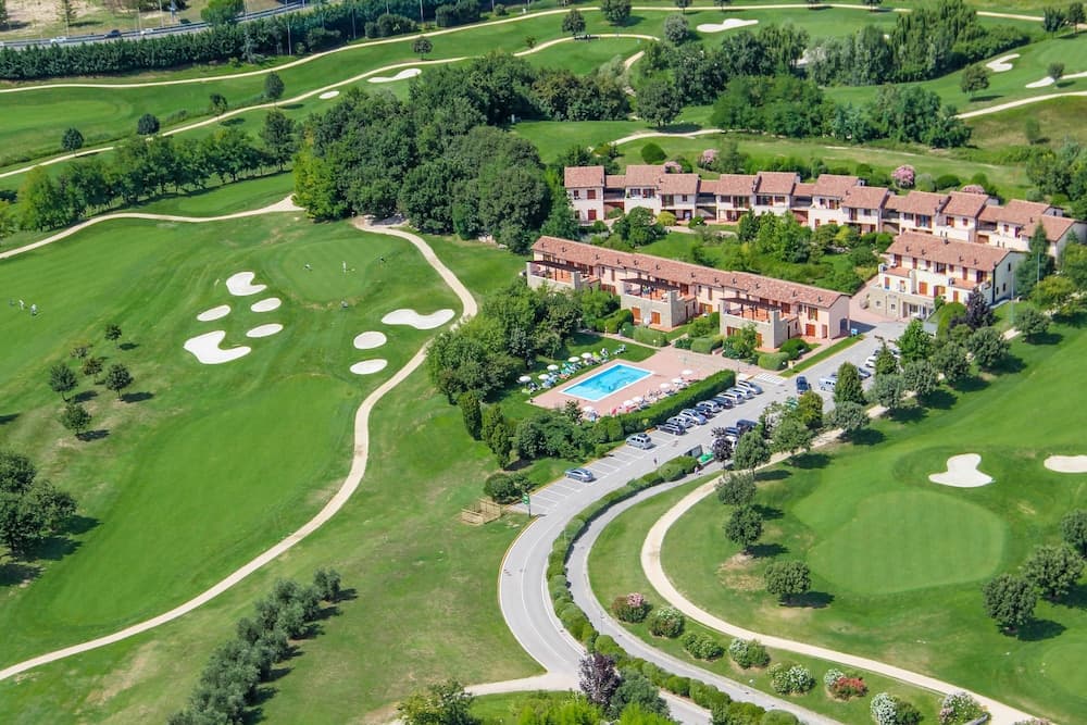 Golf Residence — photo 1 of 1