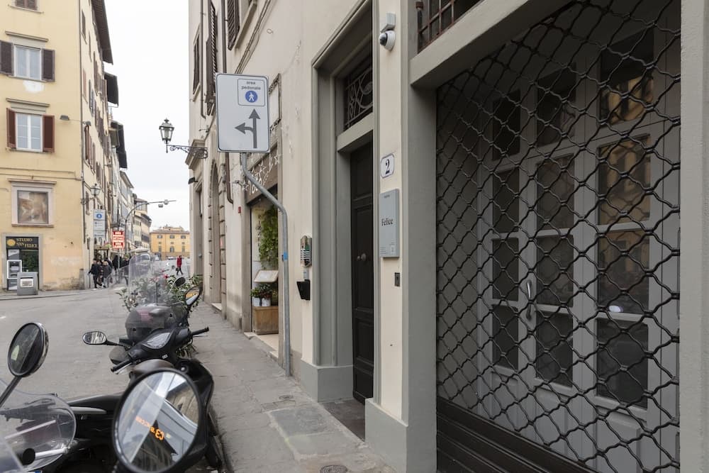 Numa Florence Felice — photo 1 of 1
