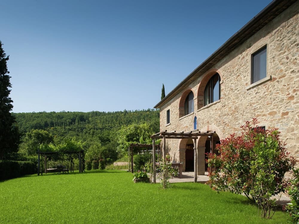 Villa in Tuscany With Organic Wine Estate — photo 1 of 1