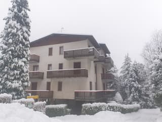 6guests-skiing-mountainviews-fireplace-freeparking