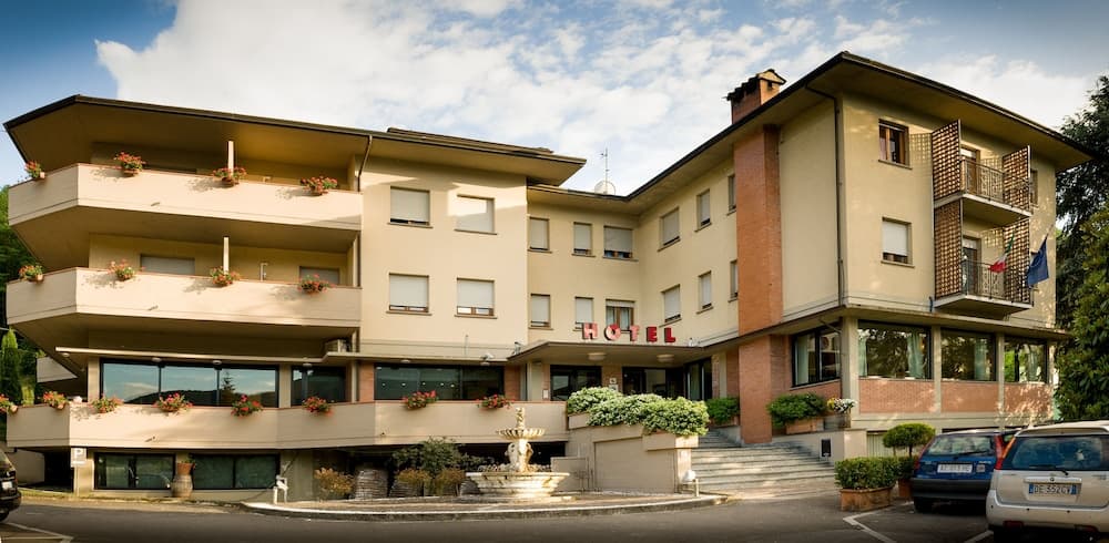 Hotel Ristorante Milano — photo 1 of 36