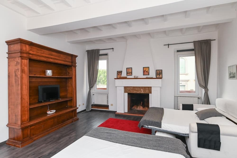 Gorgeous Trastevere Loft On The River — photo 1 of 1