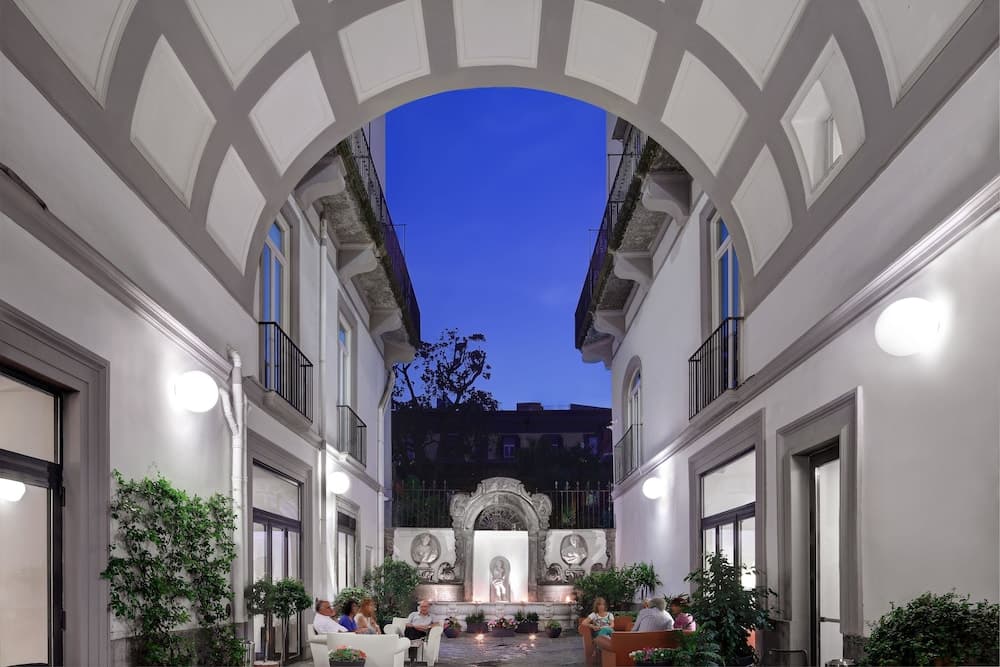 Hotel Piazza Bellini & Apartments — photo 1 of 1