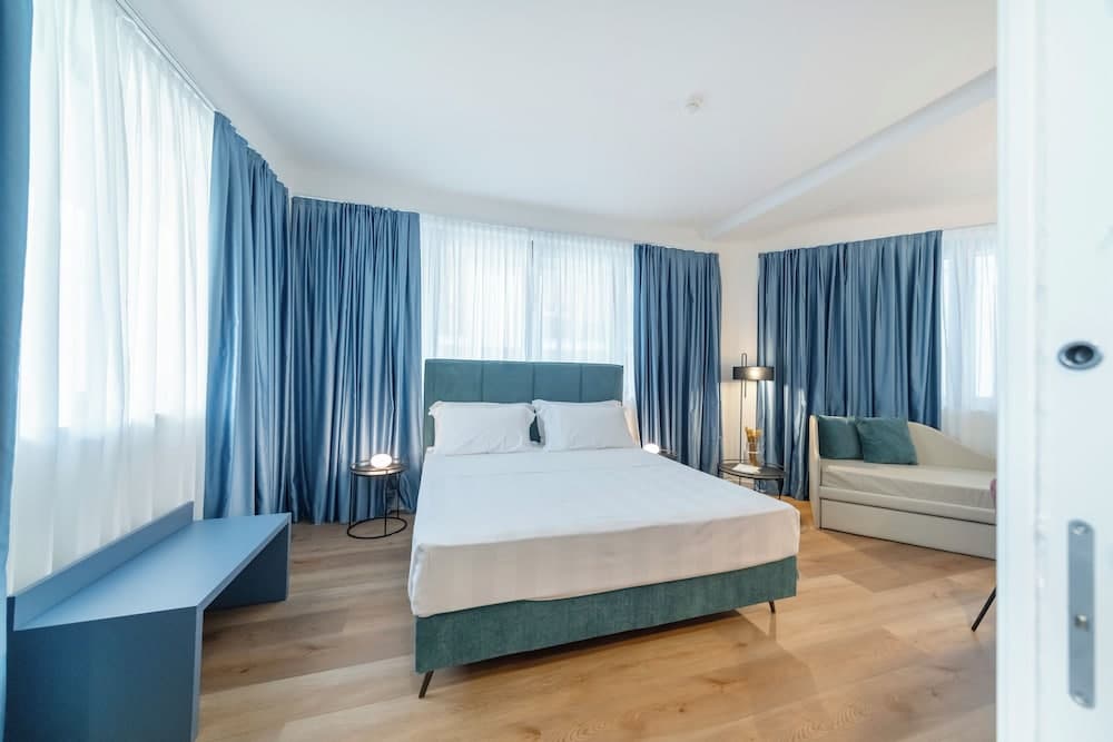 BISCARDI HOTEL — photo 1 of 1