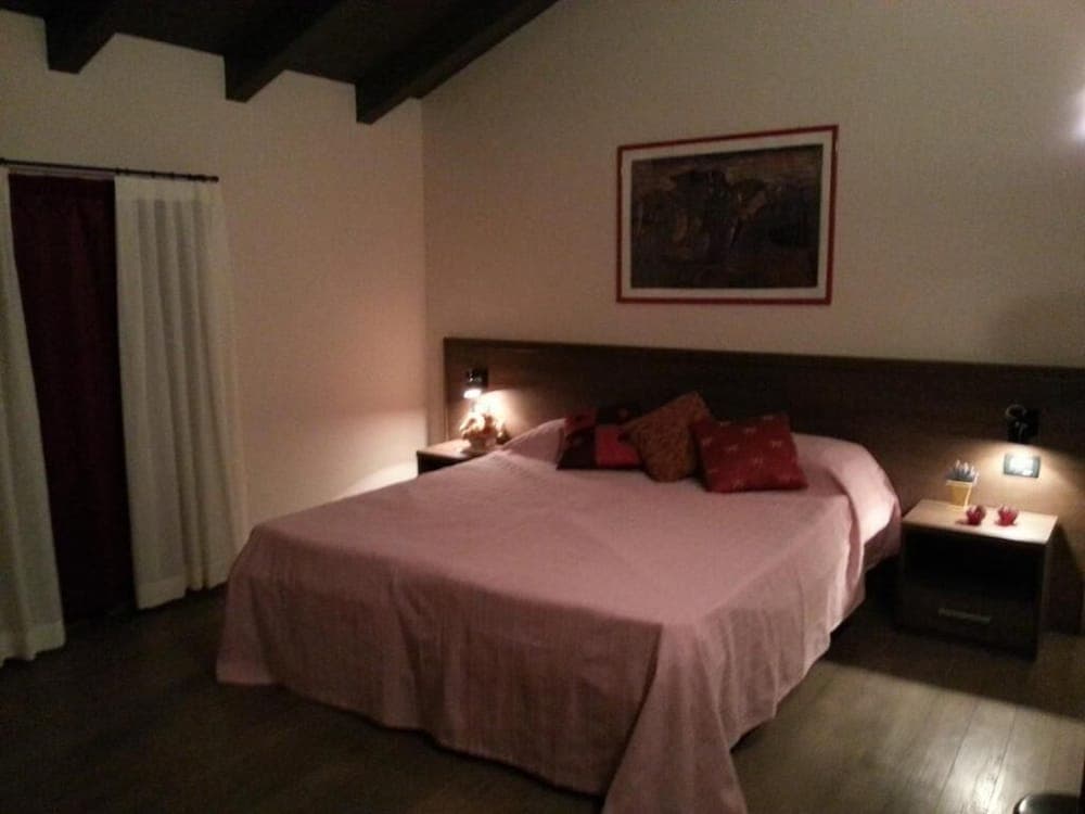 HOTEL LA VECCHIA REGGIO — photo 1 of 9