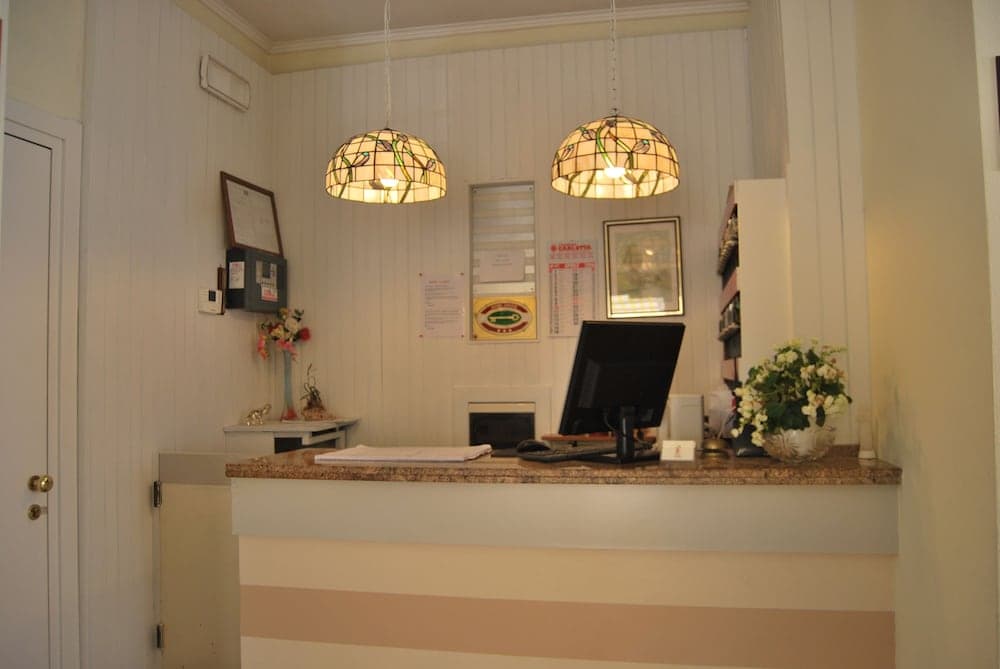 Hotel Laurin — photo 1 of 30