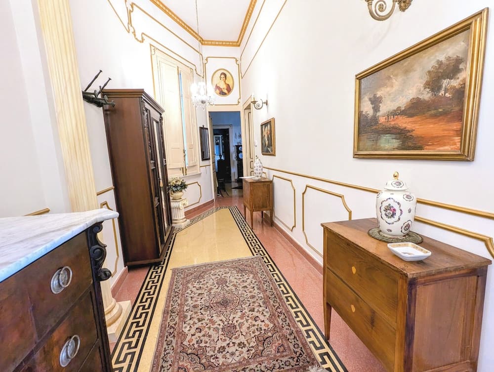 B&B Salerno Royal Suite Central Station — photo 1 of 1