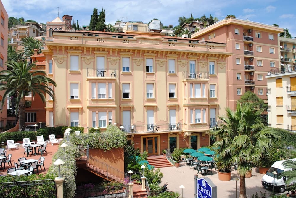 Hotel Careni Villa Italia — photo 1 of 45