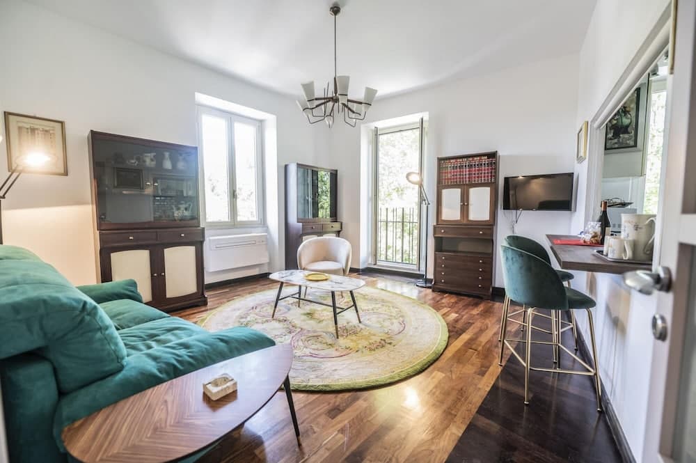 Testaccio Luminous and Large Apartment — photo 1 of 1