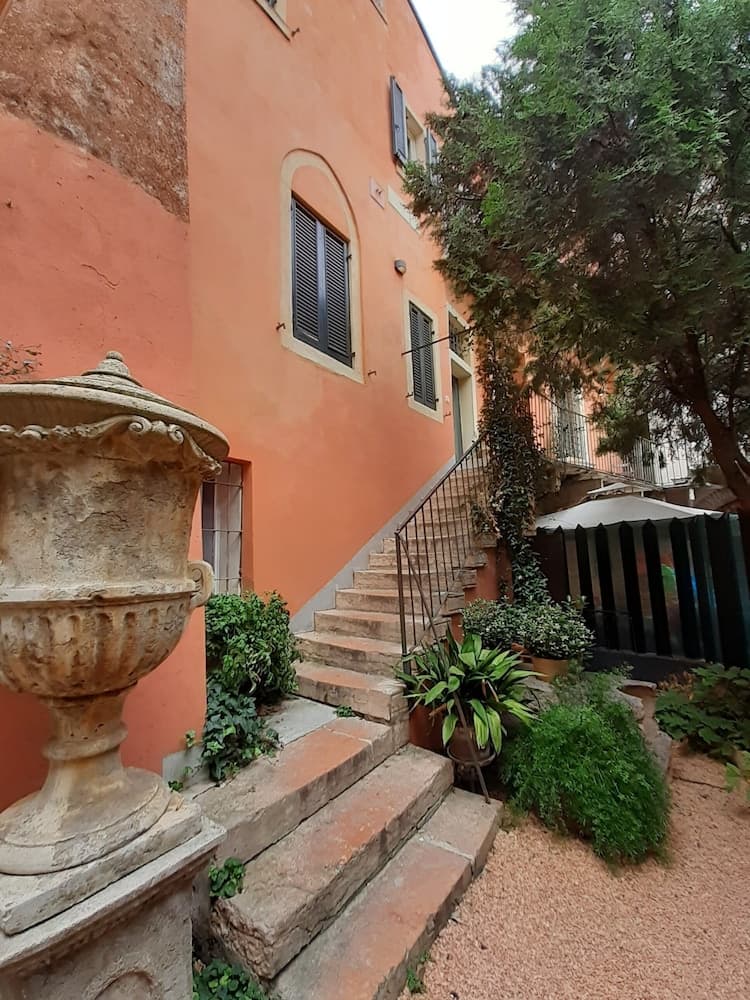 Truly Verona — photo 1 of 1