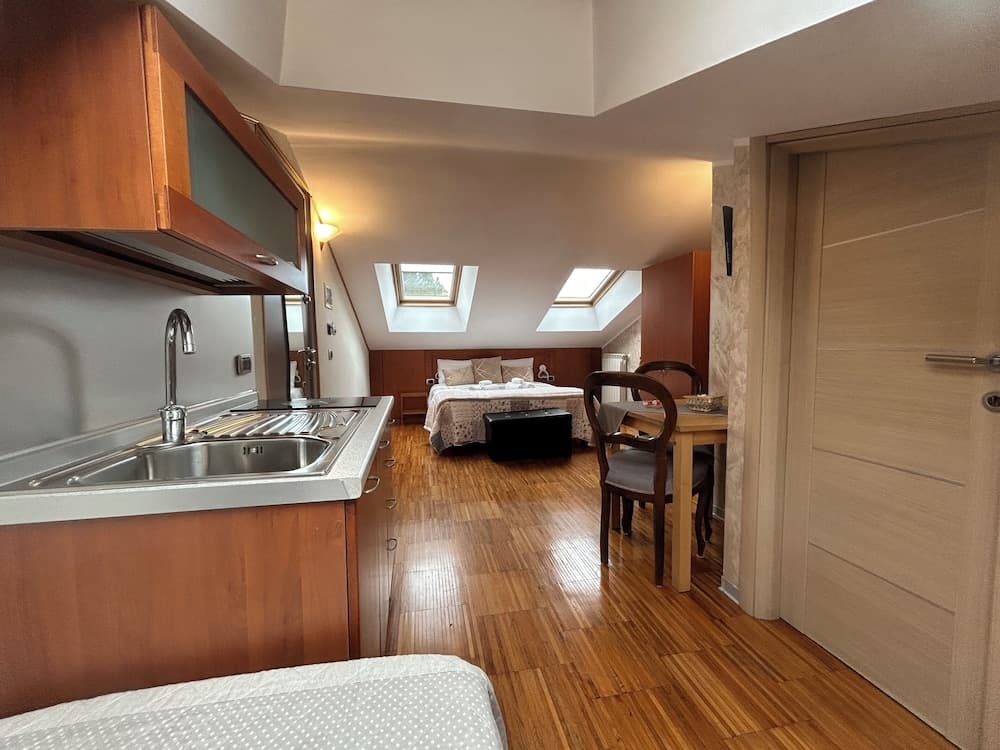 Aurelia Garden Gold Bed & Breakfast — photo 1 of 1