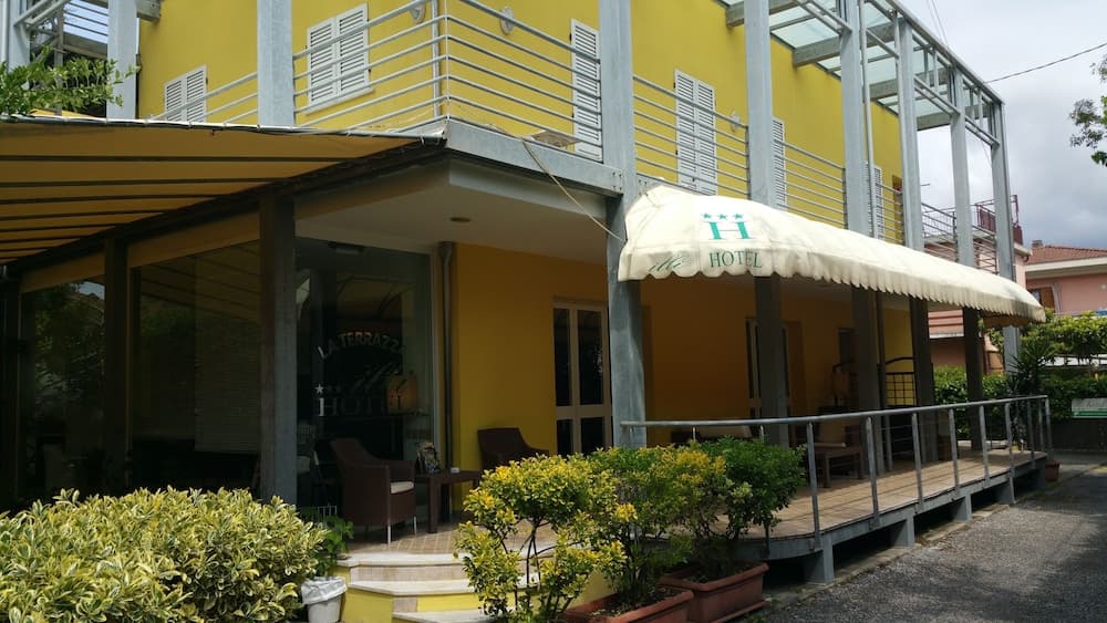 Hotel Illi — photo 1 of 30