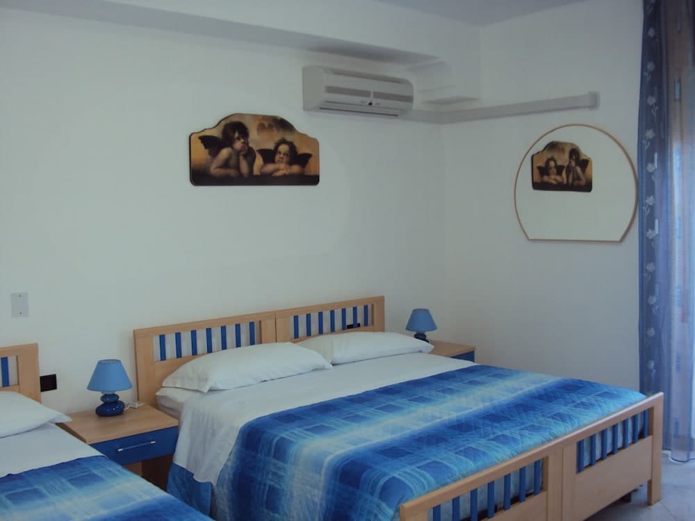 Bed and Breakfast Brezza Marina e Ristorante Shoreline — photo 1 of 54