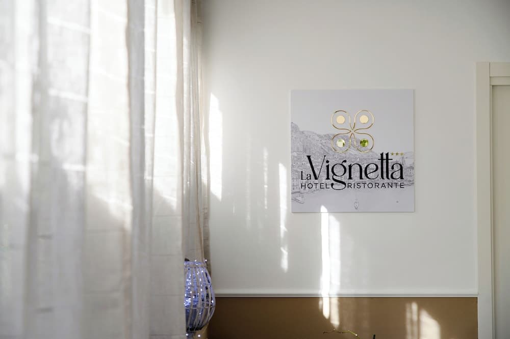 Hotel Ristorante La Vignetta Cernobbio — photo 1 of 193