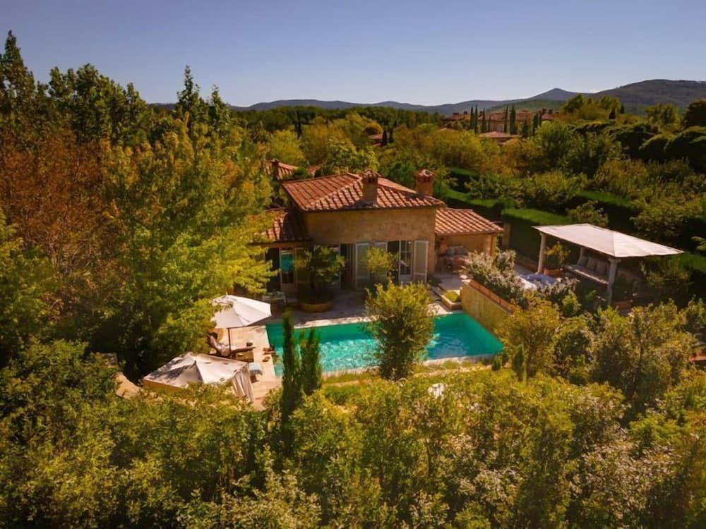 Borgo Santo Pietro — photo 1 of 105