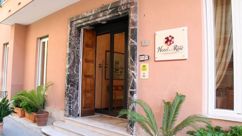 Hotel delle Rose — photo 1 of 51