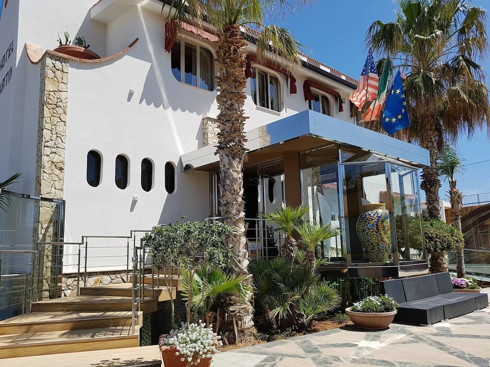La Martinica Resort — photo 1 of 1