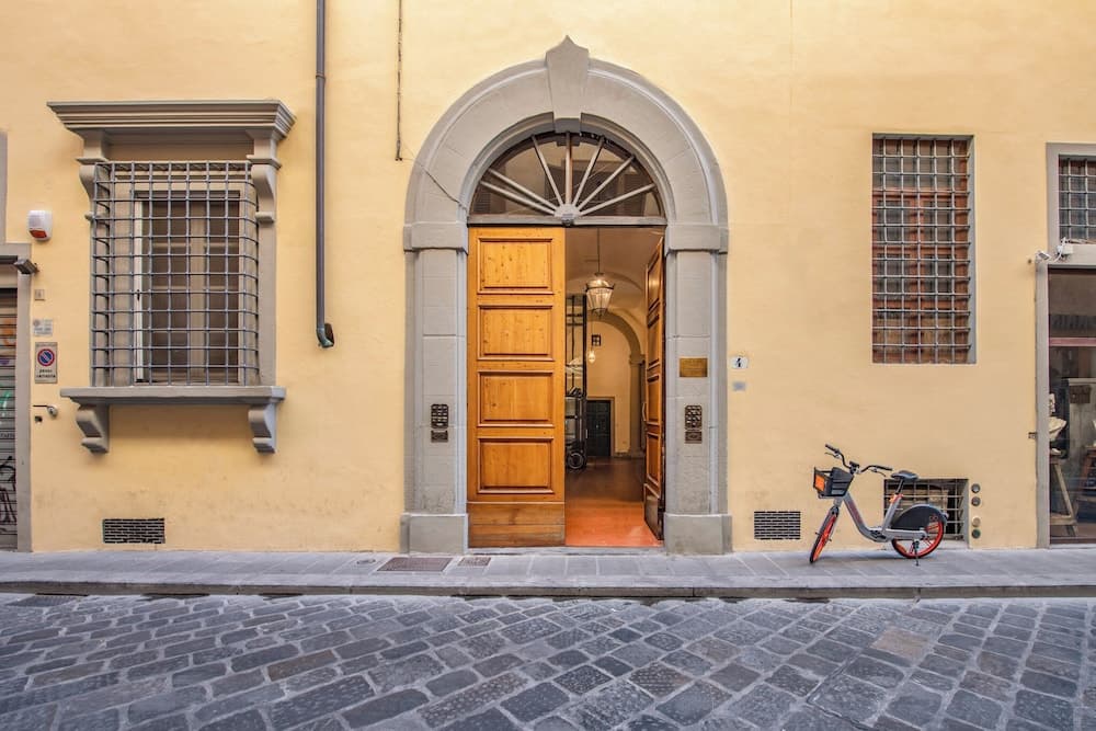 Mamo Florence - Borgo Santa Croce Apartment — photo 1 of 1