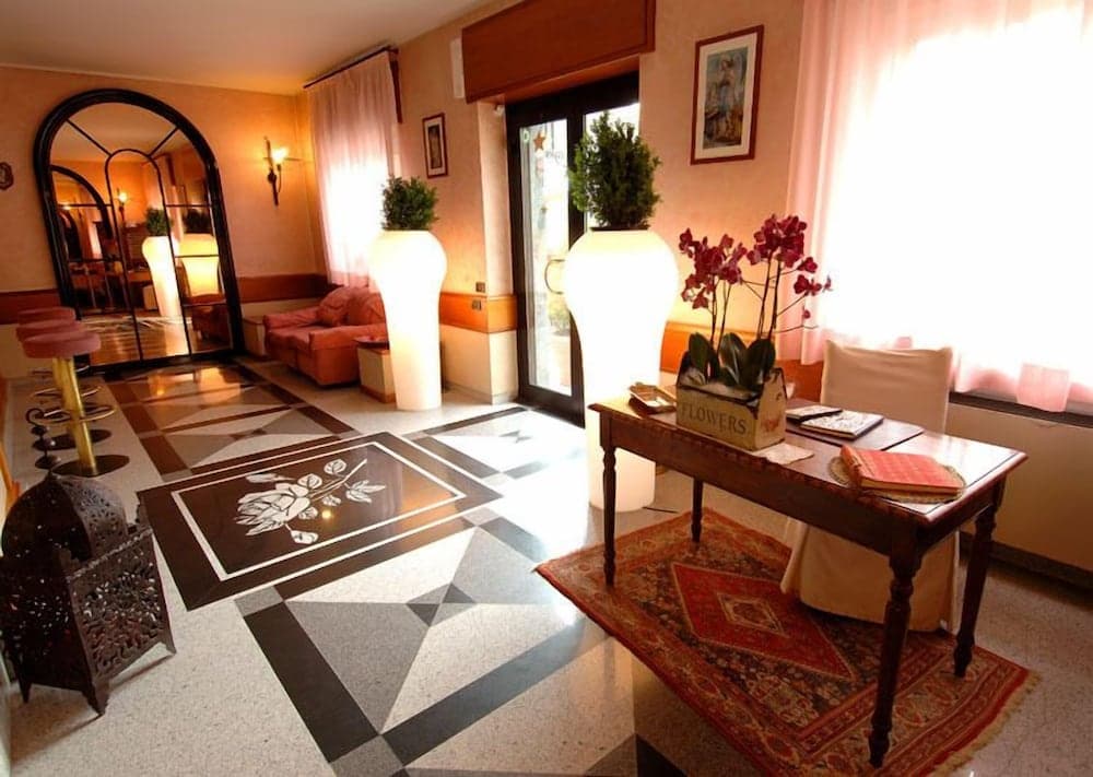 hotel san gerolamo — photo 1 of 8